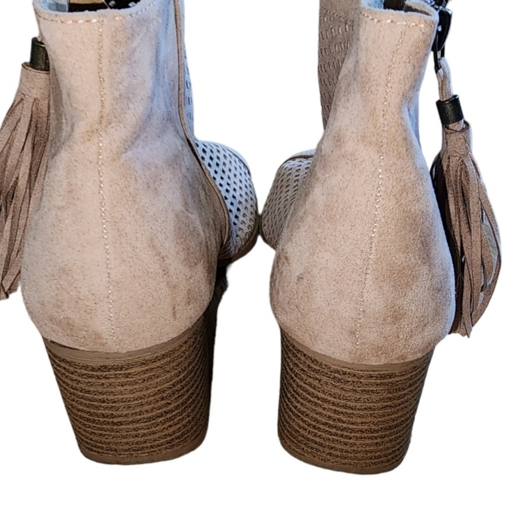 Qupid Core-18 Preforated Ankle Booties Size 8 Bei… - image 6